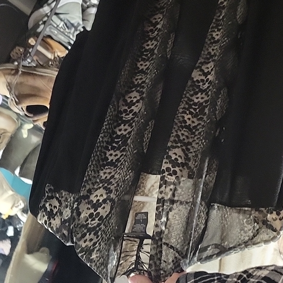 Shaw, large, snake print , flowy - Picture 6 of 6